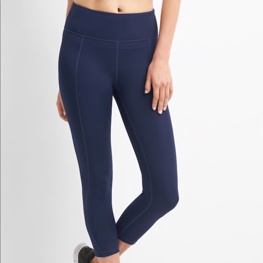 GAP Fit Midrise Capris in Sculpt Compression